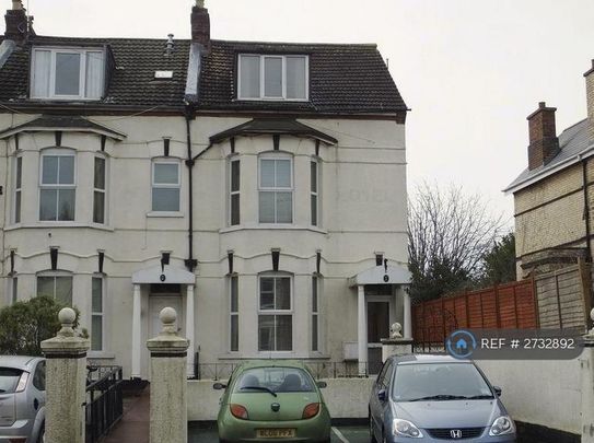 1 bedroom in a house share to rent - Photo 1