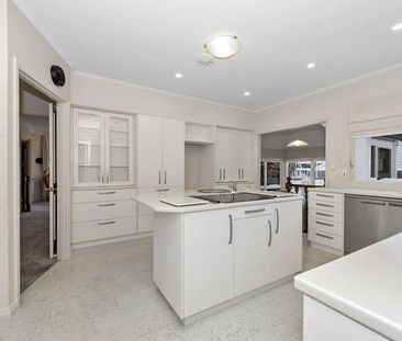 12 Ellerslie Avenue - Photo 6