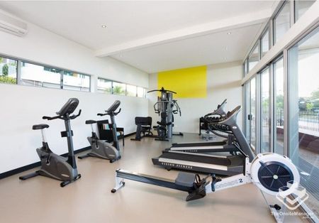 2 Bedroom 2 Bath 2 Carpark with Parkland Views! - Photo 5