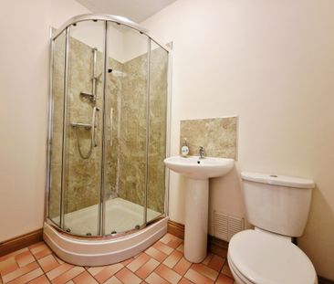 Garstang Road, Preston - Photo 1