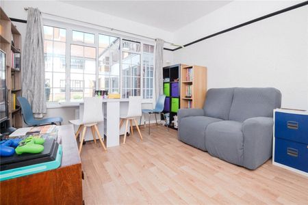 Berkley Court, London Road, Twickenham, Middlesex, TW1 - Photo 2