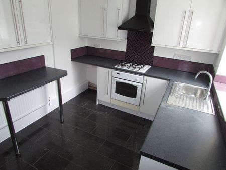 2 bedroom terraced house to rent - Photo 4