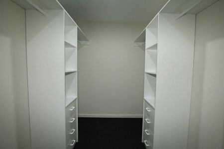 Spacious unit perfect for entertaining with wrap around balcony and parking - Photo 5