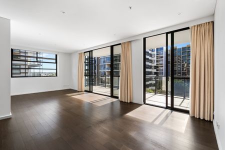 Chef's Kitchen | Large Three Bedroom Apartment | Double Carspace - Photo 2