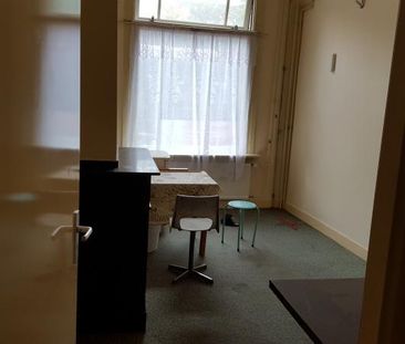 Per direct beschikbaar: 2-kamerappartement op een centrale locatie ... - Photo 1