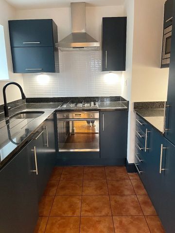 2 Bed Flat, St. Lukes Court, SW11 - Photo 5