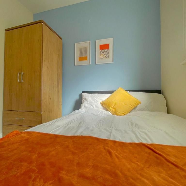 1 bedroom in a house share to rent - Photo 1