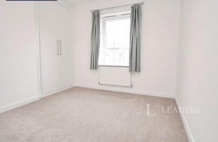 4 bedroom detached house to rent - Photo 2
