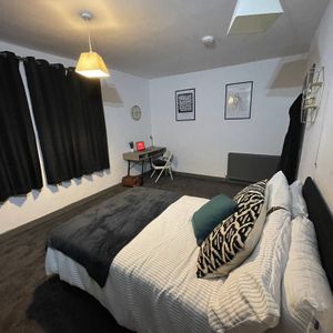 Room in a Shared House, Laindon Road, M14 - Photo 3