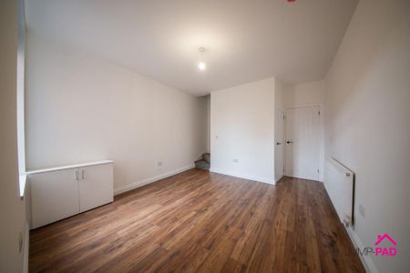 3 bedroom end of terrace house to rent - Photo 2