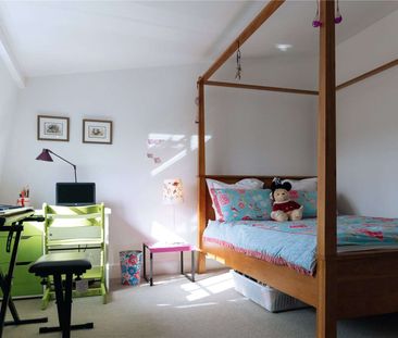 NOT SUITABLE FOR SHARERS - Beautifully finished five bedroom mews h... - Photo 5