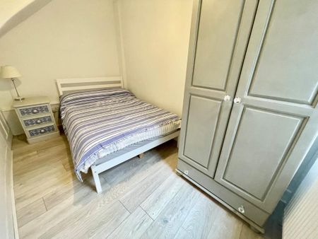 3 bedroom flat to rent - Photo 3