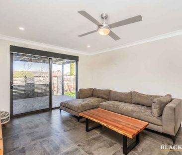 Renovated, single level & low maintenance! - Photo 6