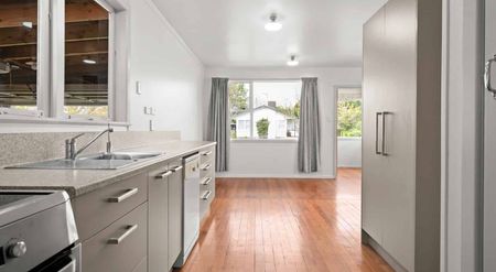 Available for Rent - 6 Forth Crescent, Glenview - Photo 3