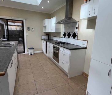 FOUR BEDROOMS - HOKOWHITU - Photo 2