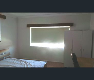 THREE-BEDROOM SEMI-DETACHED HOUSE FOR RENT - Photo 3