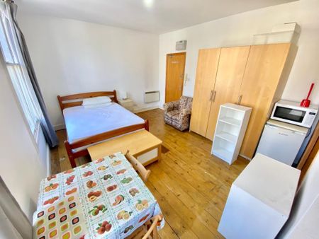 Studio to rent - Photo 2