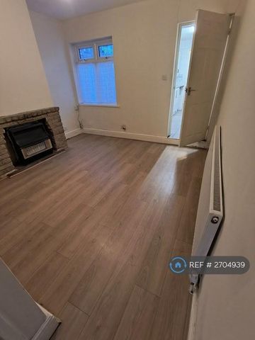 3 bedroom terraced house to rent - Photo 2