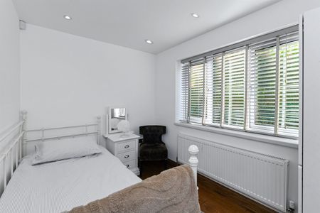 Overstrand Close, NG5 - Photo 5