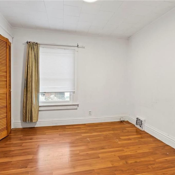 For Lease - 5292 Bridge Street, Niagara Falls, Ontario - Photo 1