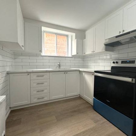 155 STANLEY AVE., #1 - RENOVATED 1BED/1BATH, PARKING, LOCKER, LAUNDRY - Photo 4