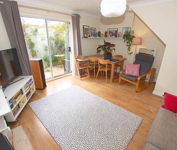 3 bedroom mews to rent - Photo 2