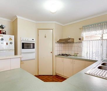 Comfort, Space & Style - The Perfect Family Retreat! - Photo 4