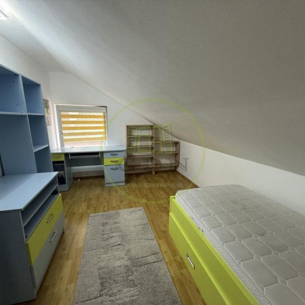 De inchiriat - Ap. 4 camere, curte comuna, Floresti, 90 mp. - Photo 1