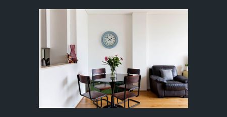 Spacious, light-filled one-bedroom apartment with balcony - Photo 4