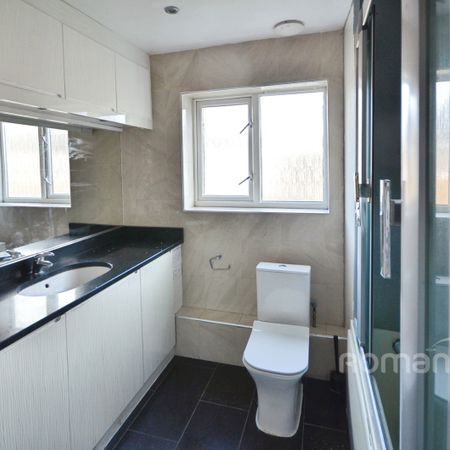 property to rent - Photo 3