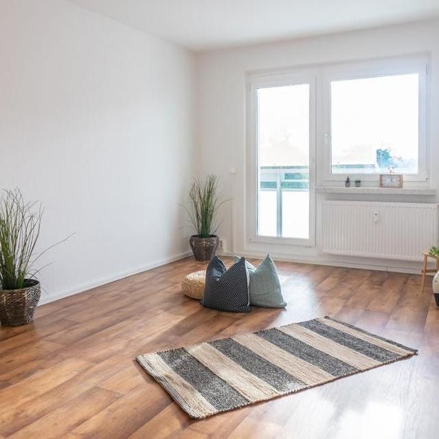 Bezugsfertige 4-Raum-Wohnung mit Balkon - Photo 1