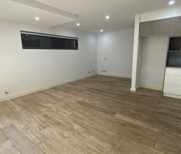 One bedroom, accessible ground floor unit - 20% below market rent! - Photo 2