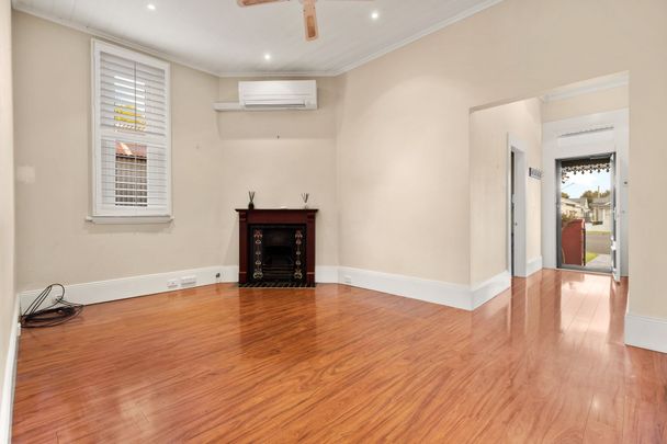 CHARACTER COTTAGE - Photo 1