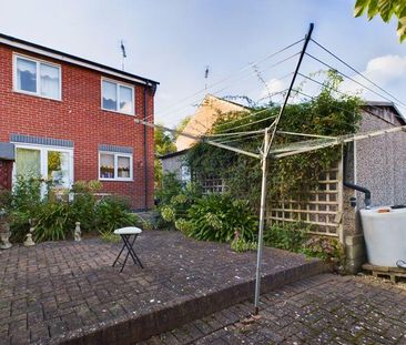 3 bedroom semi-detached house to rent - Photo 2