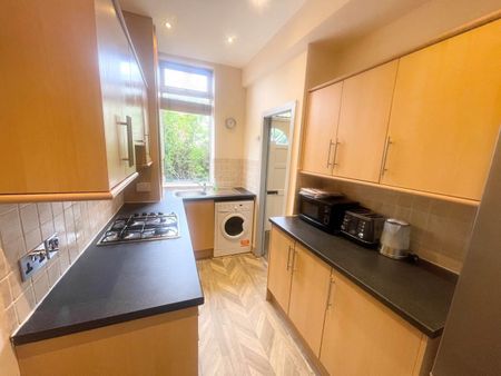 Martin Terrace , Burley, Leeds - Photo 5