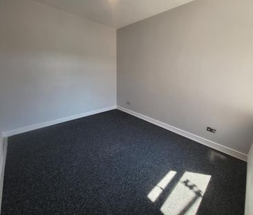 4 bedroom terraced house to rent - Photo 3