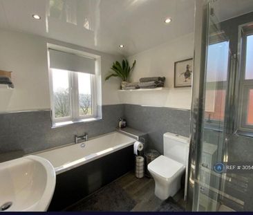 3 bedroom semi-detached house to rent - Photo 5