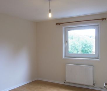Well Presented Two Bedroom Apartment to Let in Thorplands - Photo 2