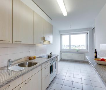 Grosszügige, lichtdurchflutete Wohnung an zentraler Lage - Photo 6