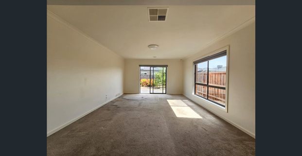 Move in before Christmas and enjoy a complimentary $100 Woolworths gift card as our welcome gesture. - Photo 1