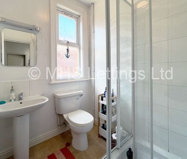 5 Bedroom Mid Terraced House for rent in Headingley Avenue - Photo 4