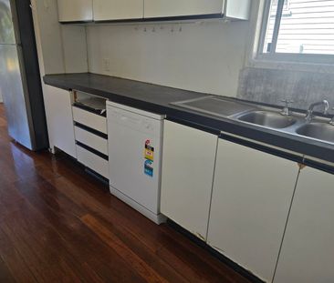 Large Home with Dual Living - Photo 5