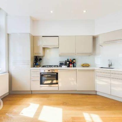 2 bedroom property to rent in London - Photo 1