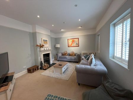 4 bedroom semi-detached house to rent - Photo 4