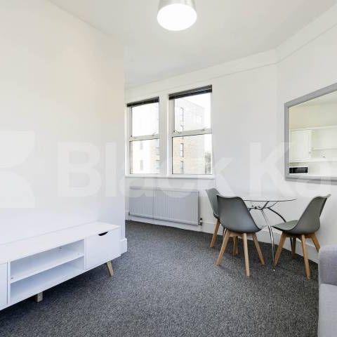 Modern Apartment - Photo 1