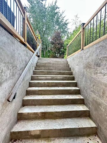 For Lease - 12 Goldsmith Crescent, Newmarket, Ontario - Photo 2