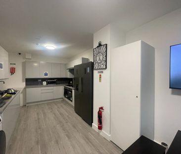 Room in a Shared House, Greyhound Hill, NW4 - Photo 4