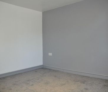 2 bedroom ground floor flat to rent - Photo 5