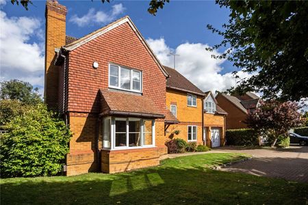 A wonderfully spacious and well-presented, four bedroom, family home in the charming village of Aley Green. - Photo 2