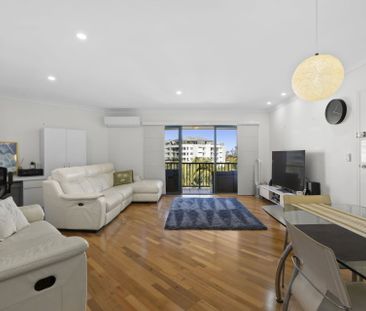 Stylish Fully-Furnished Apartment in Prime Southport Location! - Photo 5